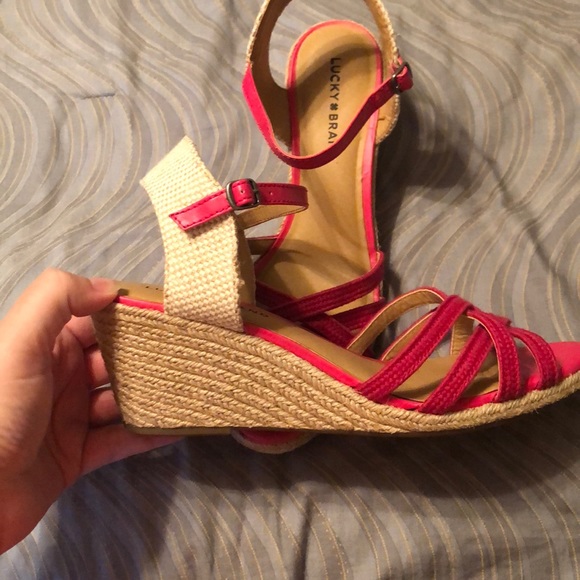 Lucky Brand Shoes - 🎉HP🎉Like new! Lucky 🍀 Brand pink wedge. Size 11